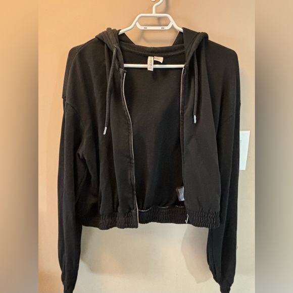 Large black cropped zipped hoodie - Picture 3 of 4